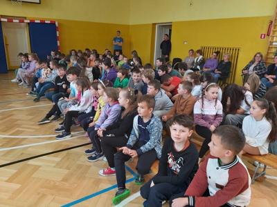 Spotkanie ze strażakami, zdjęcie grupowe