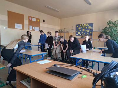 "Sąd na Jackiem Soplicą" - zdjęcie grupowe uczniów