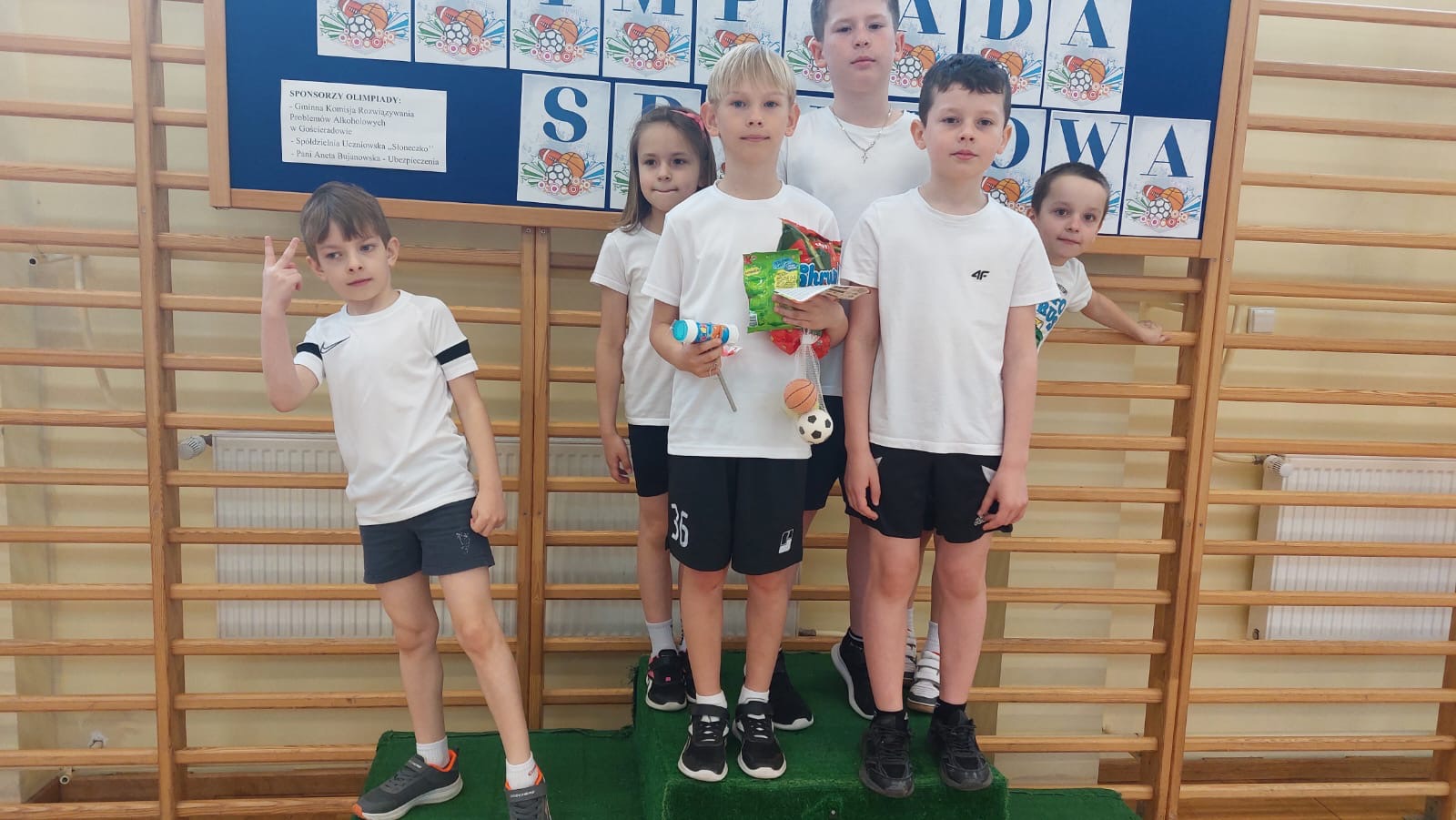 Drużyna szkoły na olimpiadzie sportowej