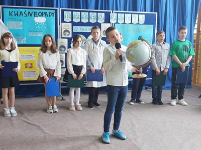 Dzień ziemi - przedstawienie uczniów