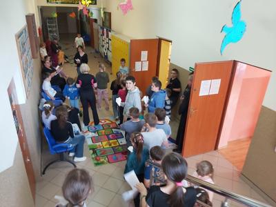 Dzień Samolotów Papierowych w szkole podstawowej w Księżomierzy