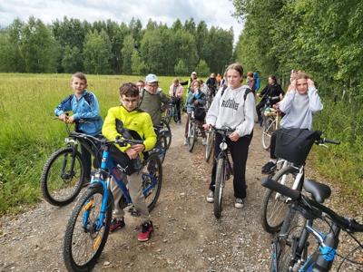 Rajd rowerowy - trasa wiodła nas przez Gościeradów, Mniszek, Rezerwat Szczeckie Doły, Baraki i Źródliska w Łanach.