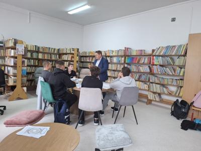 Lekcja historii w bibliotece szkolnej