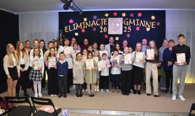 Uczennice podczas eliminacji Gminnych 29 Jesiennego Konkursu Recytatorskiego „Wspomnienia – pamiątki duszy”