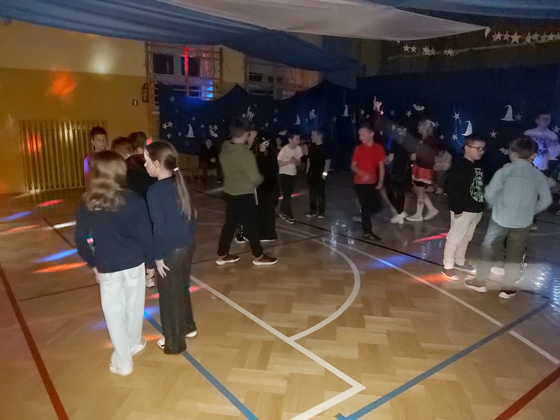 Szkolna dyskoteka andrzejkowa