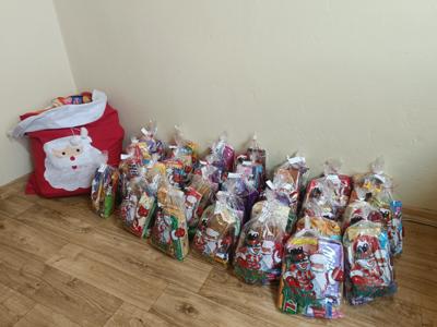 Zdjęcie zebranych prezentów dla DPS