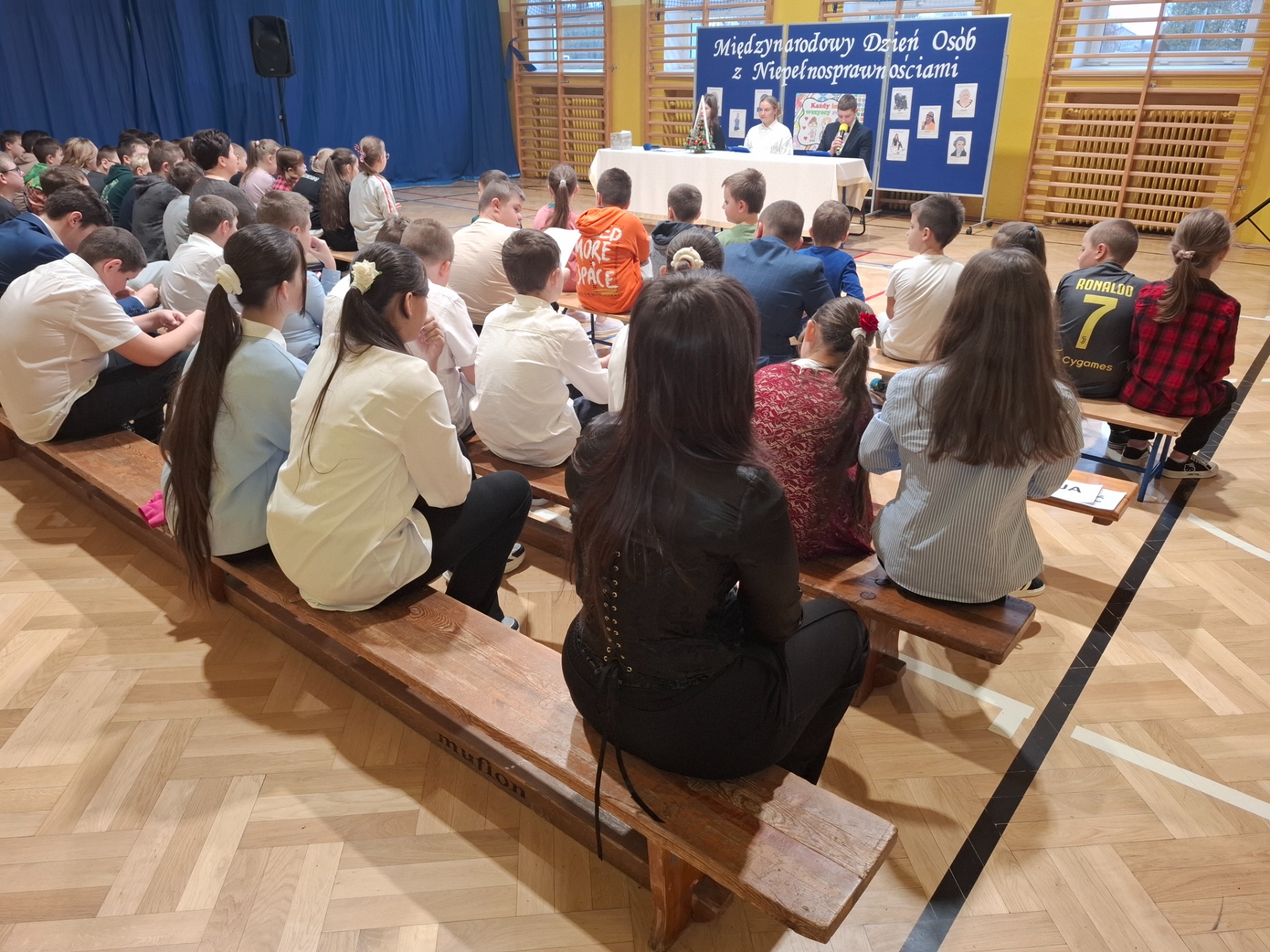 Akademia zdjęcia zbiorowe uczniów