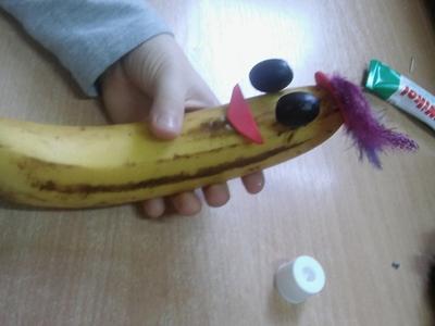 Banan z oczami z oliwek