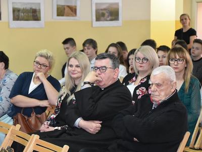 Goście biorący udział w spotkaniu, Sekretarz Gminy, Proboszcz oraz Przewodnicząca Rady Gminy