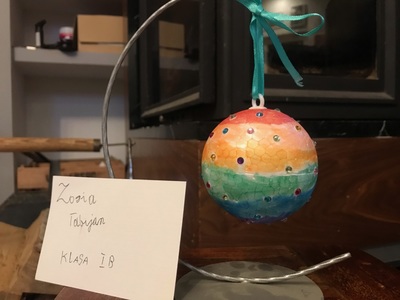 Bombka bożonarodzeniowa różnokolorowa w kropku