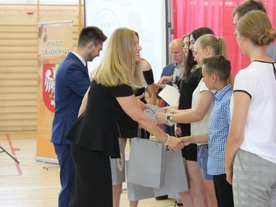 Wręczanie nagród dla uczniów