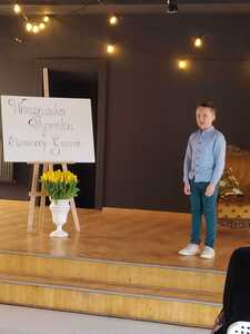 Uczestnik konkursu na scenie