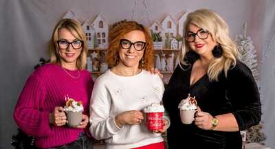 Zdjęcie przedstawia Zespół Kierowniczy Szkoły w nastroju Świątecznym