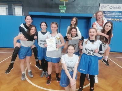 drużyna PSP Jasień na zawodach rejonowe w Igrzyskach Młodzieży Szkolnej (rocznik 2008-2009) w piłce koszykowej dziewcząt