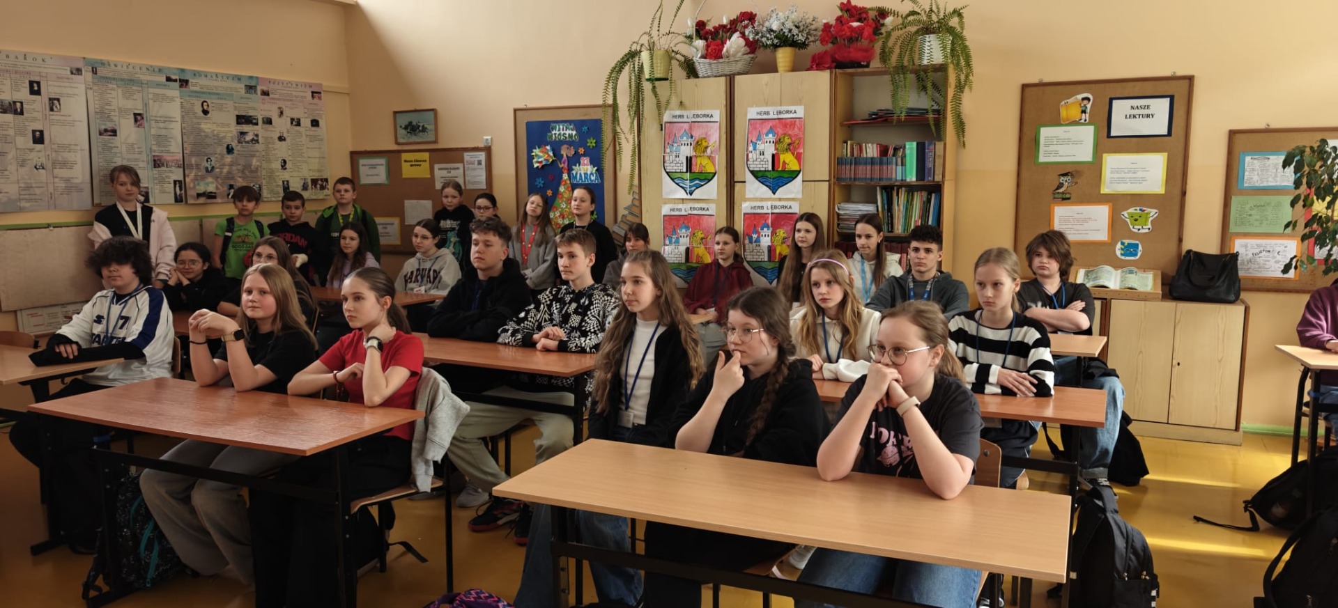 W oczekiwaniu na rozpoczęcie oficjalnego podsumowania konkursów przeznaczonych dla starszych uczniów naszej szkoły.