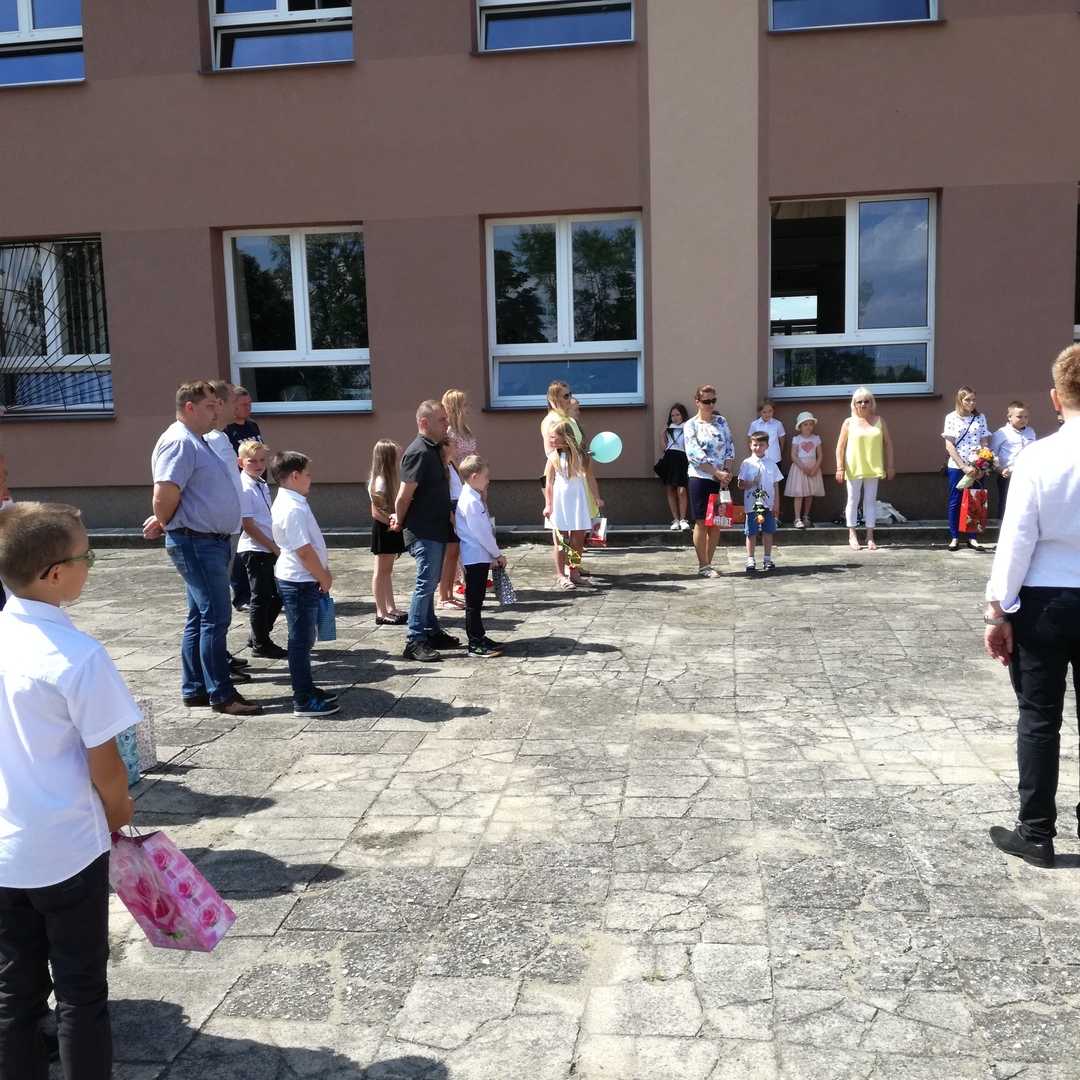 Szkoła Podstawowa Nr 2 W Rogoźnie Szkoła Podstawowa nr 2 im. Mikołaja Kopernika w Łapach - Zakończenie
