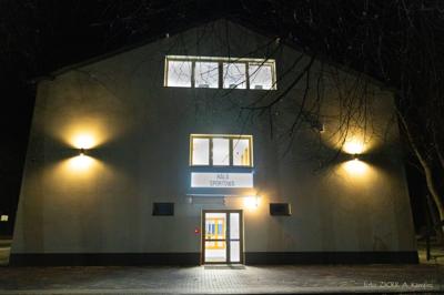 hala sportowa z zewnątrz