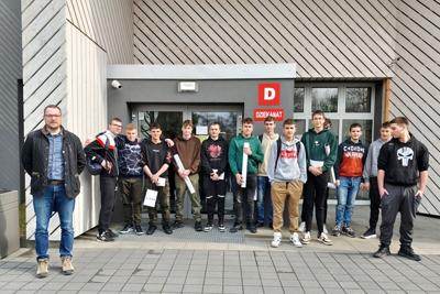 Uczniowie podczas wyjazdu edukacyjnego do Krakowa