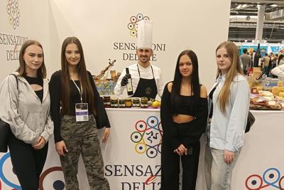 Młodzież na targach gastronomiczncyh