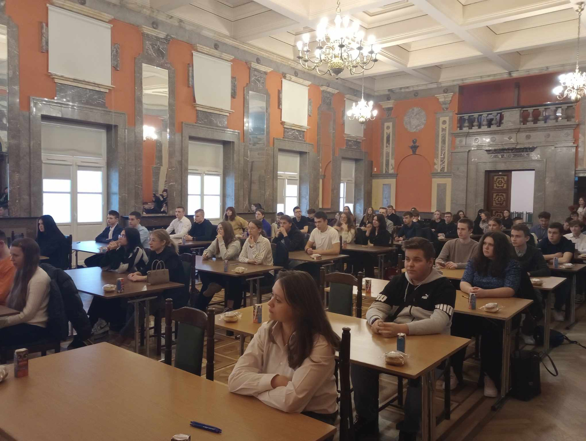 uczniowie podczas konkursu