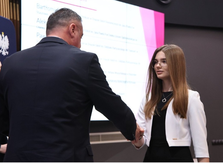 uczennica otrzymująca stypendium