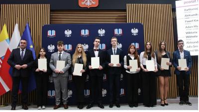 uczniowie, którzy otrzymali stypendium
