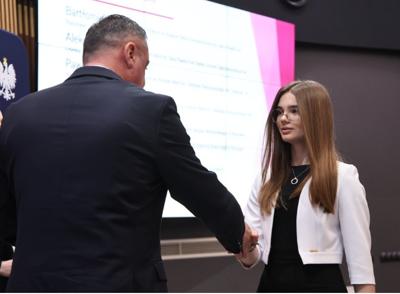 uczennica otrzymująca stypendium