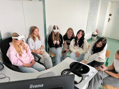 uczennice na lekcji informatyki