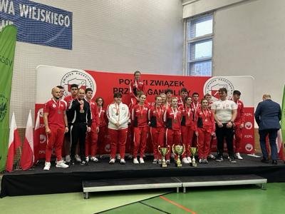 zawodnicy podczas wręczenia pucharów