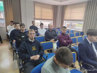 uczeń podczas konferencji na temat rolnictwa ekologicznego