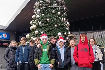 zdjęcie klasowe podczas wycieczki