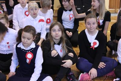 W piątek, 10.11.2017 roku, na sali gimnastycznej naszej szkoły, odbył się apel z okazji Święta Niepo
