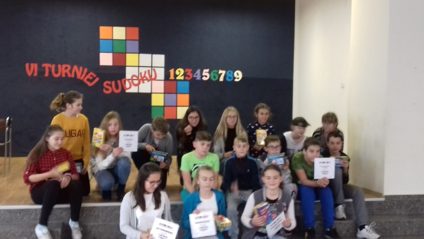 Wszyscy uczestnicy konkursu.