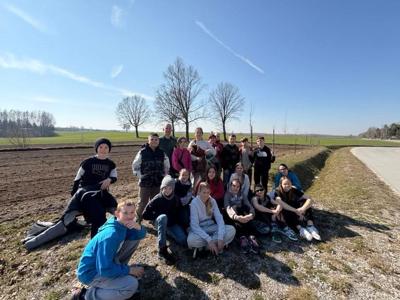 Rajd pieszy z okazji pierwszego dnia wiosny klasy 5