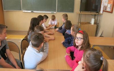 8 maja - Dzień Bibliotek i Bibliotekarzy- 8 maja 2019 - klasa IV B