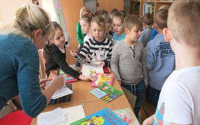 Uroczystość pasowania na czytelnika szkolnej biblioteki- 6 marca 2019r.