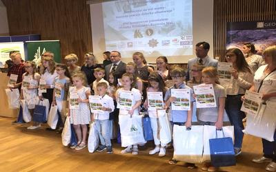 Laureaci konkursu plastycznego ,,Bezpiecznie na wsi