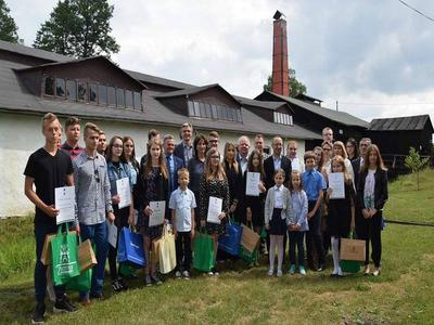 Laureaci konkursu ,,Świętokrzyskie korzenie- moje drzewo genealogiczne.