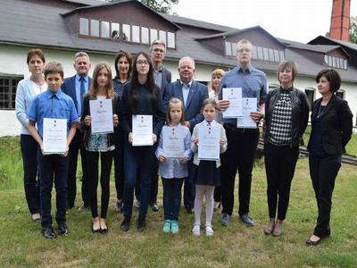 Laureaci konkursu ,,Świętokrzyskie korzenie- moje drzewo genealogiczne.