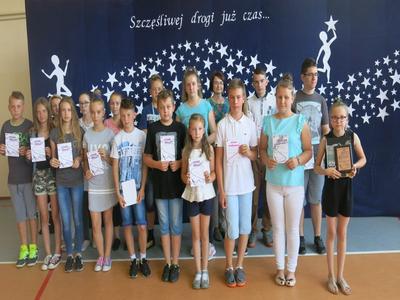 Laureaci konkursu plastycznego,,Tęcza