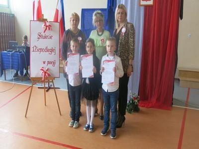 Laureaci konkursu recytatorskiego ,,100 lecie Niepodległej w poezji.