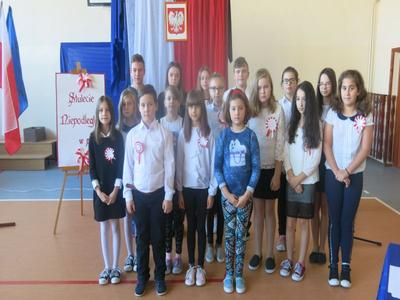 Uczestnicy konkursu recytatorskiego ,,100 lecie Niepodległej w poezji.
