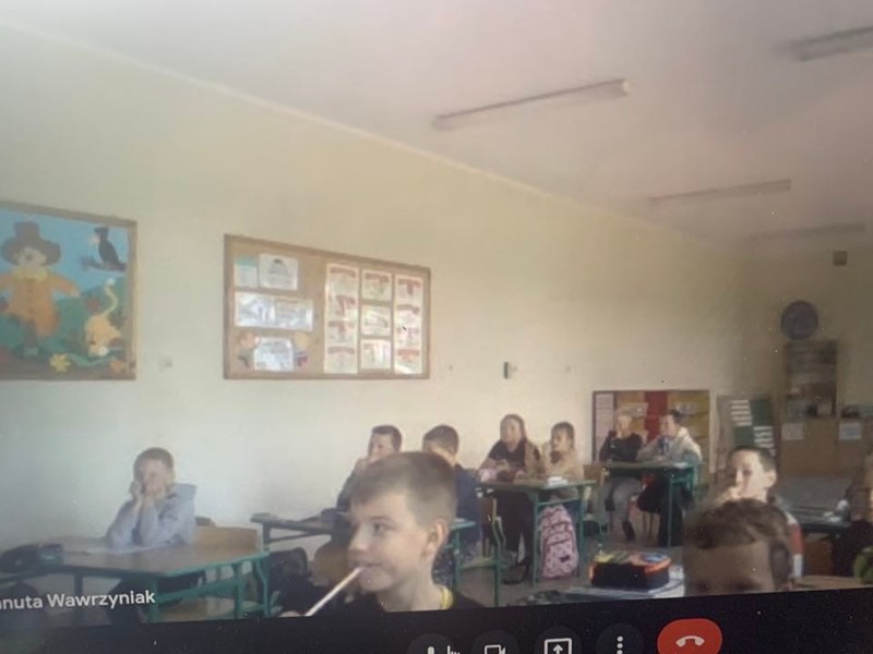 Dzieci podczas realizacji projektu.