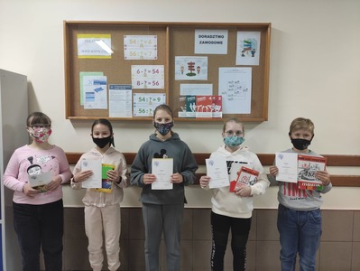 Nagrodzeni uczniowie klas 4