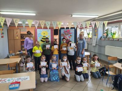 Zdjęcie grupowe dzieci ze świetlicy