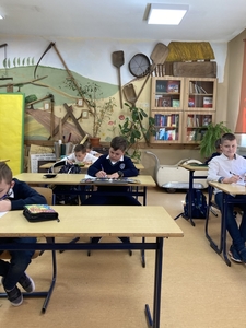 Konkurs czytelniczy klas trzecich w pracowni polonistycznej