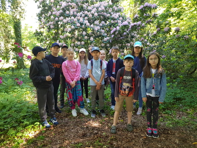 Klasa 2b w arboretum i alpinarium.