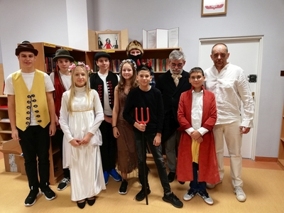 Uczniowie i nauczyciele historii i j. angielskiego