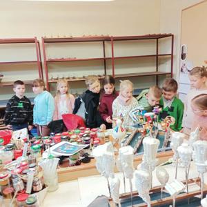 Wycieczka klas pierwszych do fabryki bombek 