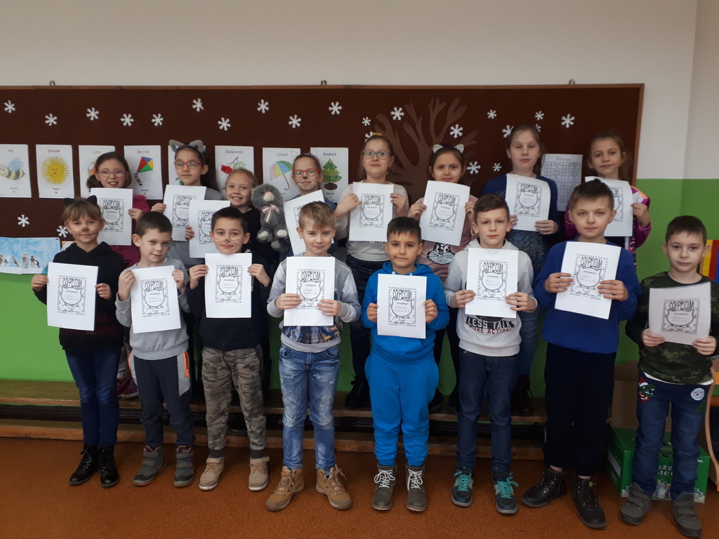 Uczniowie klasy drugiej i trzeciej podczas obchodów 
Światowego Dnia Kota